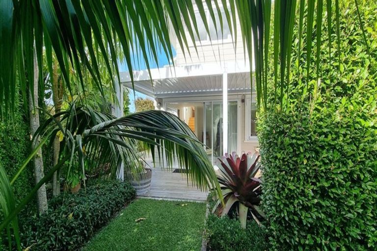 Photo of property in 2/17 Bevyn Street, Castor Bay, Auckland, 0620