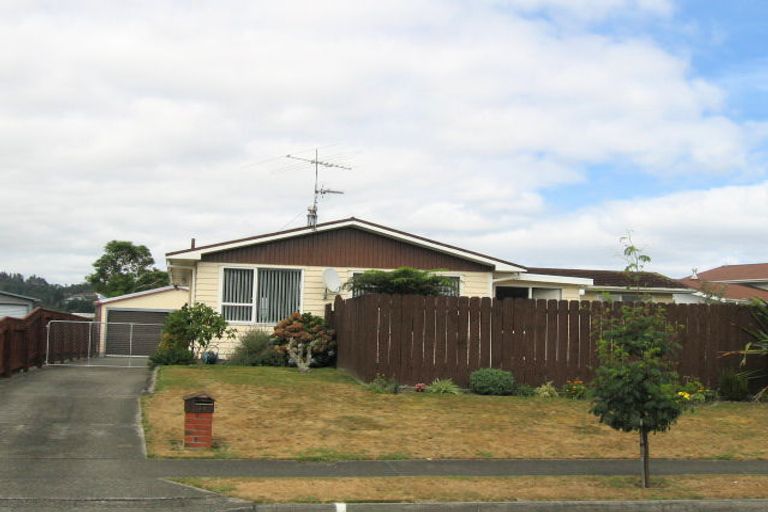 Photo of property in 14 Brightwater Crescent, Totara Park, Upper Hutt, 5018