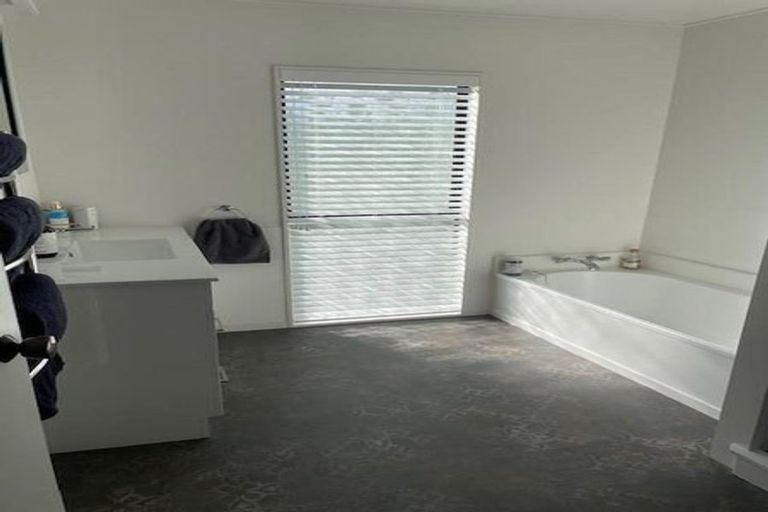 Photo of property in 6 Karawa Place, Kawakawa Bay, Papakura, 2585