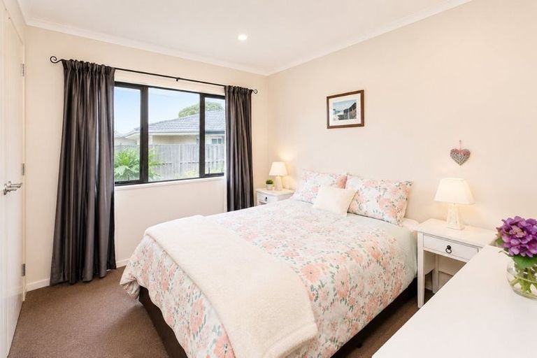 Photo of property in 4 Dryden Court, Kelvin Grove, Palmerston North, 4414