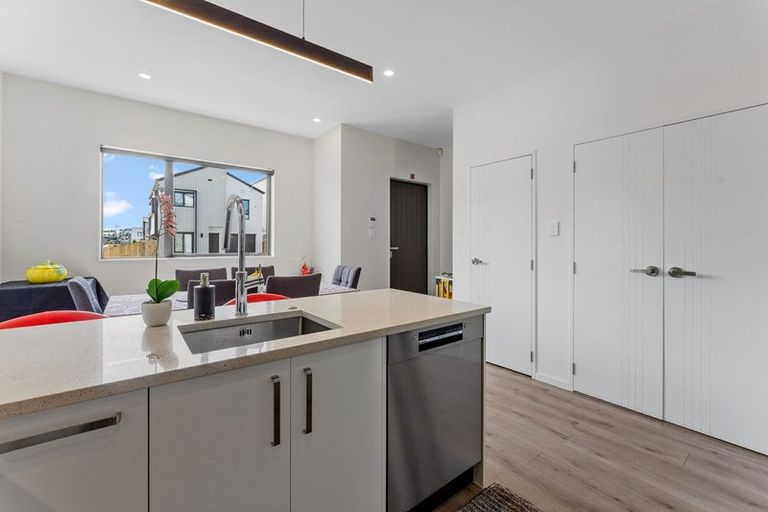 Photo of property in 37 Kairakau Street, Papakura, 2110