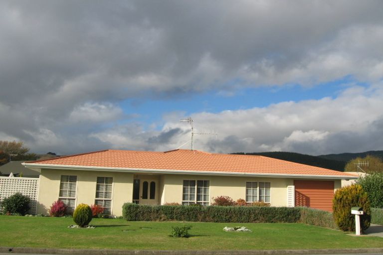 Photo of property in 5 Heihei Place, Paraparaumu, 5032