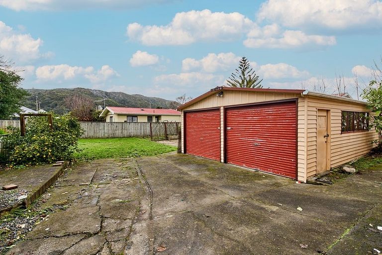 Photo of property in 24 Pearce Crescent, Taita, Lower Hutt, 5011