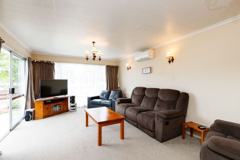 Photo of property in 53 Abraham Crescent, Milson, Palmerston North, 4414