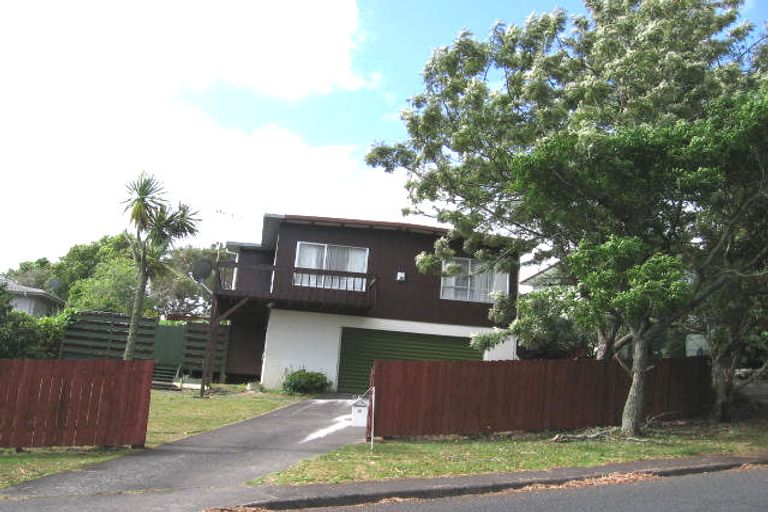 Photo of property in 1/15 Simon Ellice Drive, Bayview, Auckland, 0629