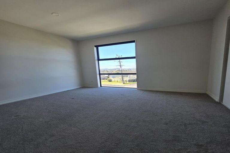 Photo of property in 2/6 Hepburn Road, Glendene, Auckland, 0602