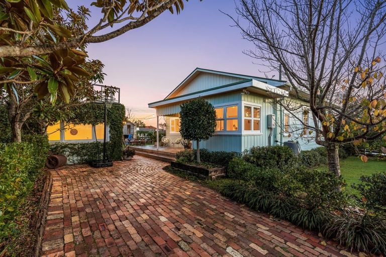 Photo of property in 21 Clarence Road, Northcote Point, Auckland, 0627