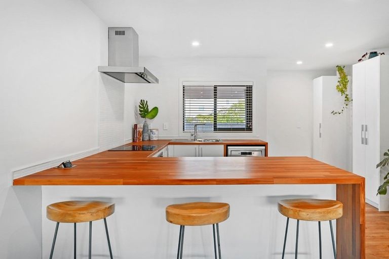 Photo of property in 71a Main Road, Redcliffs, Christchurch, 8081