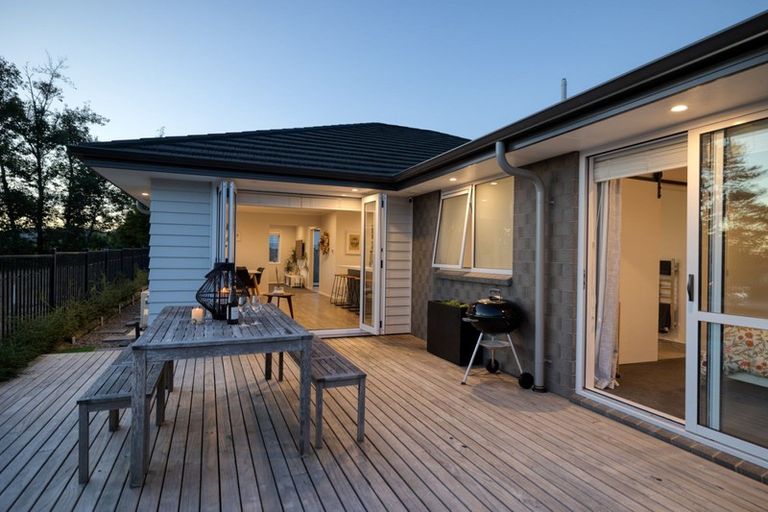 Photo of property in 10 Grenache Way, Kumeu, 0810