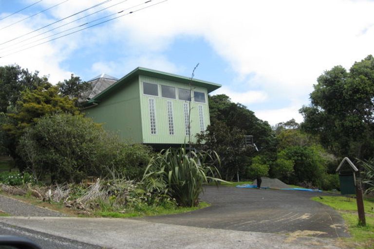 Photo of property in 53 Seaview Road, Piha, New Lynn, 0772