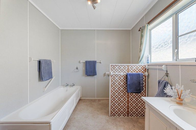 Photo of property in 75 Karewa Parade, Papamoa Beach, Papamoa, 3118