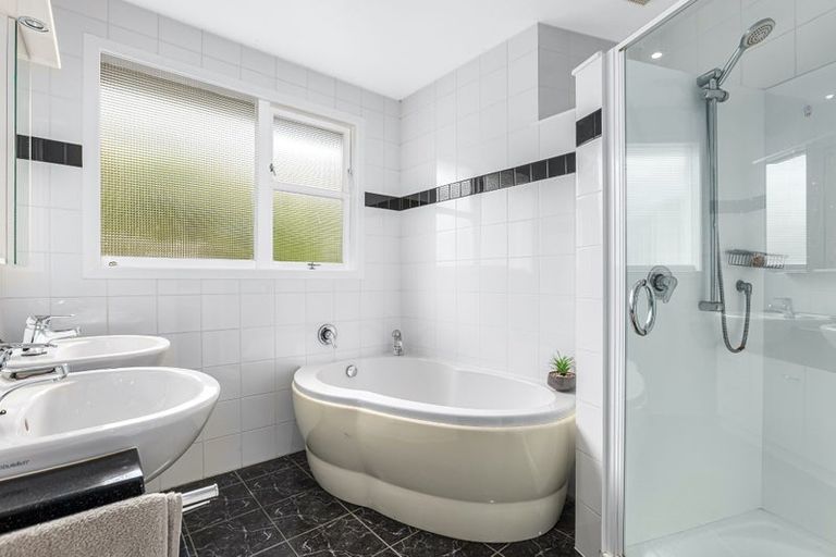 Photo of property in 7 Motukaraka Point, Pauatahanui, Porirua, 5381