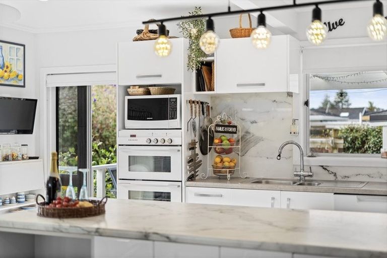 Photo of property in 25a Riverside Road, Orewa, 0931