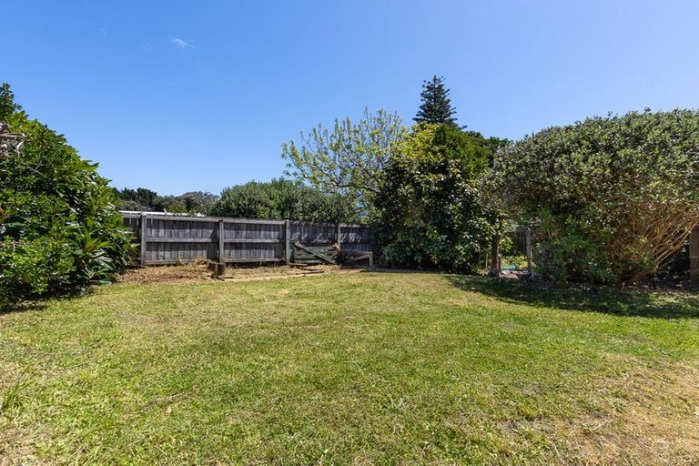 Photo of property in 20 Rauparaha Street, Waikanae Beach, Waikanae, 5036