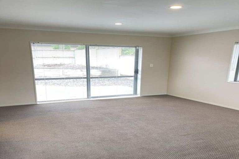 Photo of property in 4 Walter Haddrell Crescent, Flat Bush, Auckland, 2016