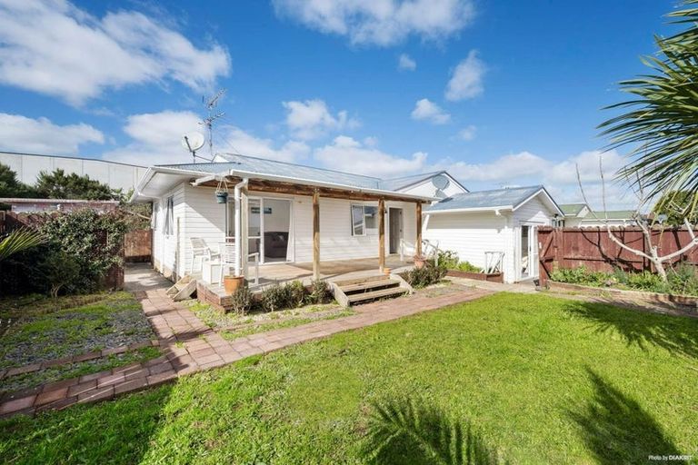 Photo of property in 1/18 Eulogy Place, Randwick Park, Auckland, 2105