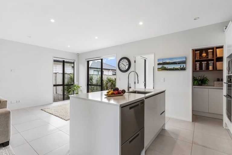 Photo of property in 72 Te Napi Drive, Takanini, 2112