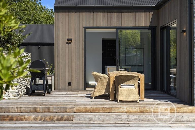 Photo of property in 6 Heuchan Lane, Wanaka, 9305