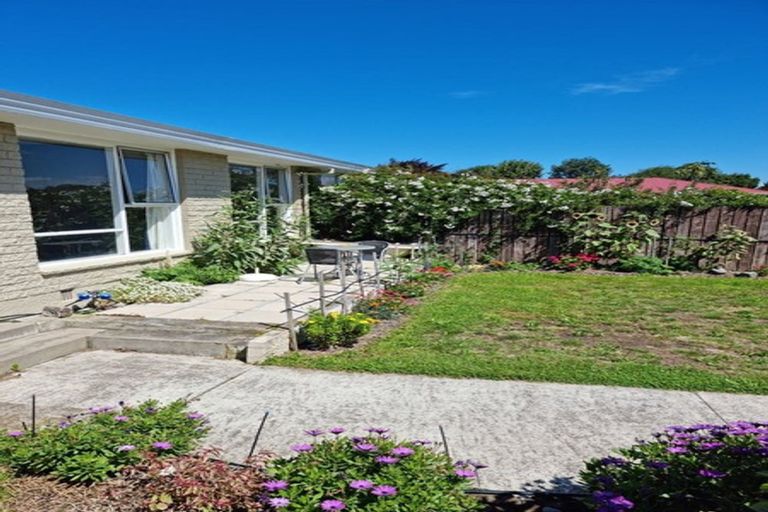 Photo of property in 2/23a Branksome Place, Parklands, Christchurch, 8083