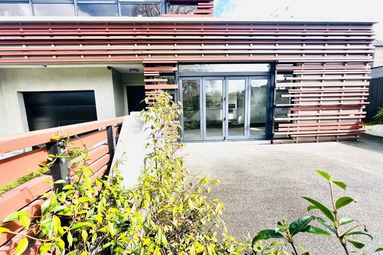 Photo of property in 323 Cambridge Terrace, Christchurch Central, Christchurch, 8013