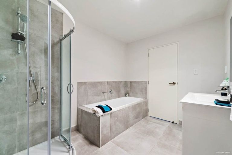 Photo of property in 28 Turehu Road, Papakura, 2110