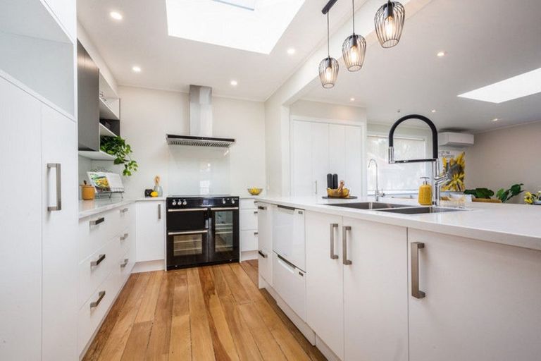 Photo of property in 56 Motuhara Road, Plimmerton, Porirua, 5026