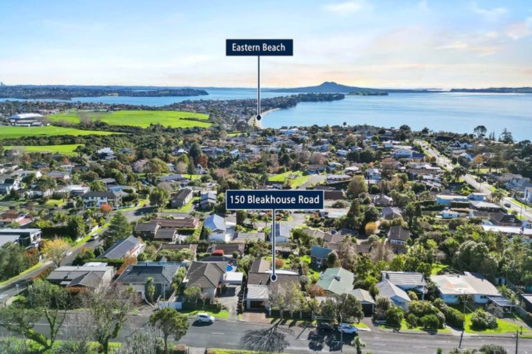 Photo of property in 150 Bleakhouse Road, Mellons Bay, Auckland, 2014