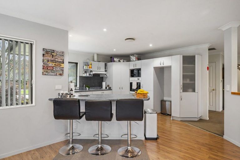 Photo of property in 21 Heaphy Place, Pukehangi, Rotorua, 3015