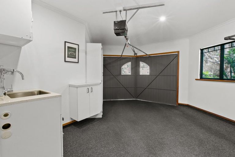 Photo of property in 8 Spencer Place, Merrilands, New Plymouth, 4312