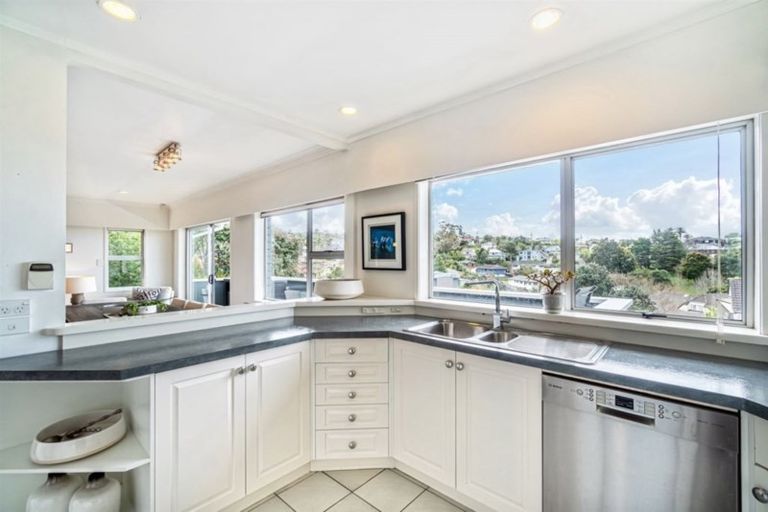 Photo of property in 11 Ponui Place, Mairangi Bay, Auckland, 0630