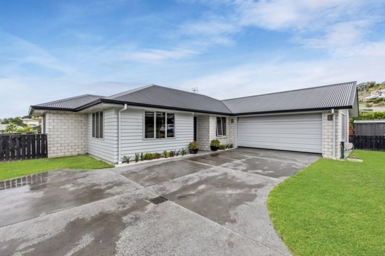 Photo of property in 126 Oteki Park Drive, Welcome Bay, Tauranga, 3112