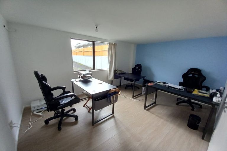 Photo of property in 114 Cobham Crescent, Kelston, Auckland, 0602