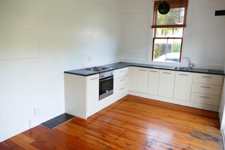 Photo of property in 44 Lynwood Road, New Lynn, Auckland, 0600
