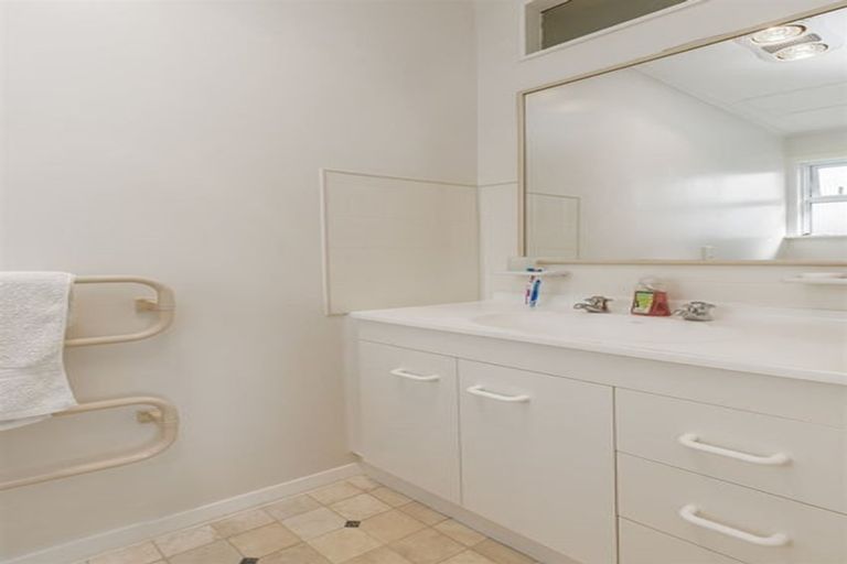 Photo of property in 353 Main Road, Tawa, Wellington, 5028