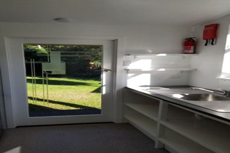 Photo of property in 48 Turanga Road, Henderson Valley, Auckland, 0612