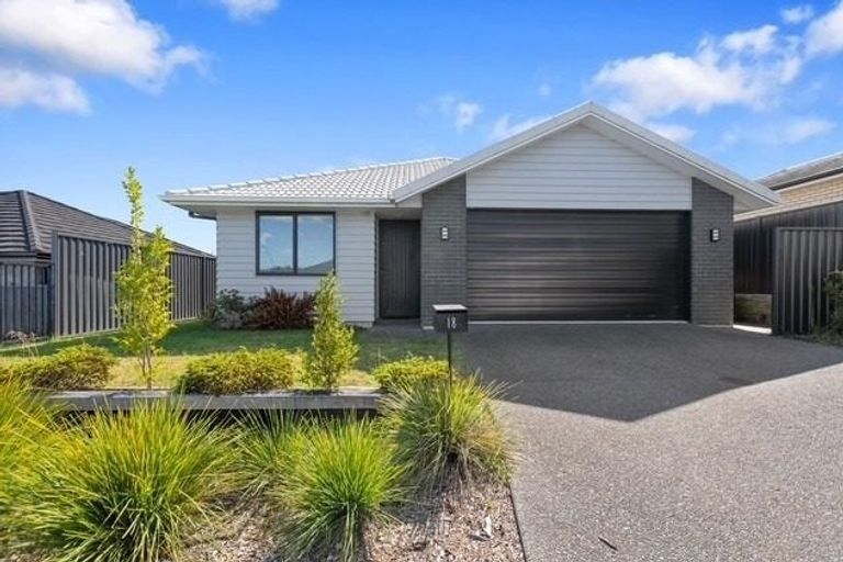 Photo of property in 18 Pioneer Crescent, Omokoroa, 3114