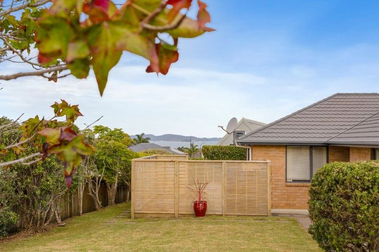 Photo of property in 6 Robinia Place, Snells Beach, 0920