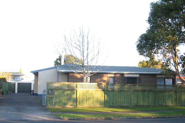 Photo of property in 16 Hadley Wood Drive, Wattle Downs, Auckland, 2103