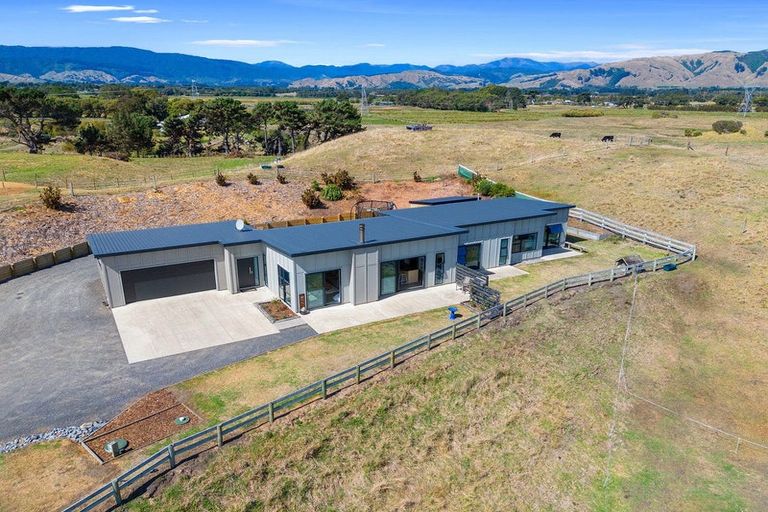 Photo of property in 174 Harakeke Road, Te Horo, Otaki, 5581