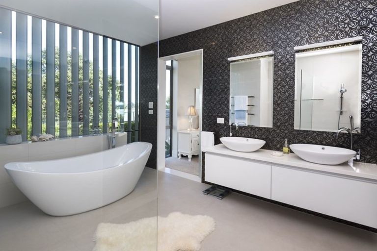 Photo of property in 22 Sanctuary Point, Sunnyhills, Auckland, 2010