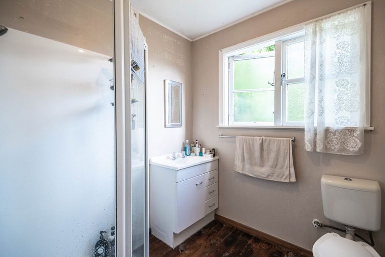 Photo of property in 21 Montgomery Avenue, Karori, Wellington, 6012