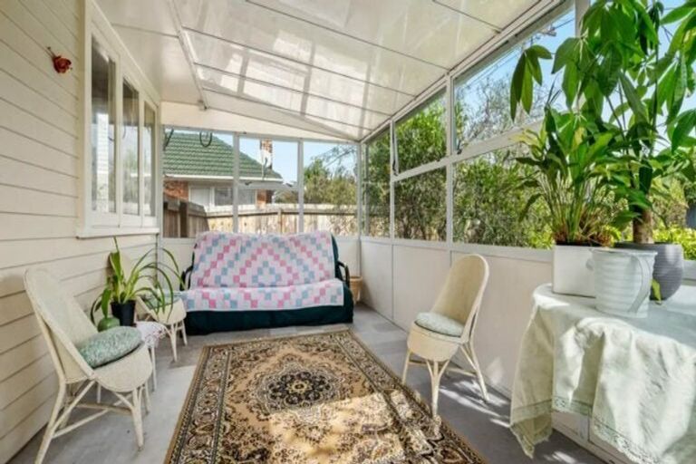 Photo of property in 14 Ward Crescent, Te Atatu Peninsula, Auckland, 0610