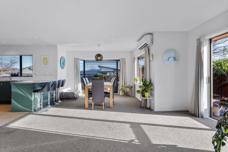 Photo of property in 4 Gwen Place, Redwood, Christchurch, 8051