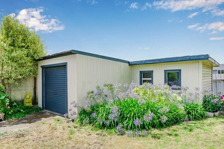 Photo of property in 37 Mazengarb Road, Paraparaumu Beach, Paraparaumu, 5032