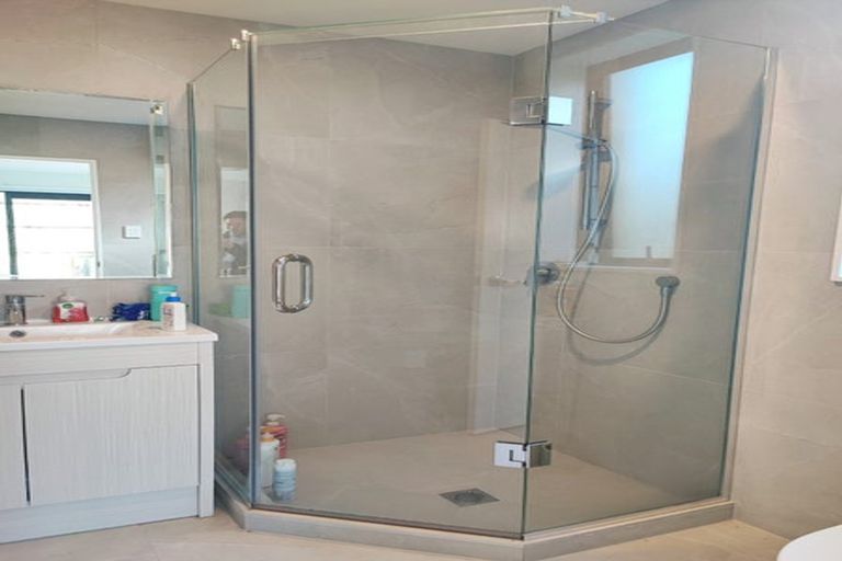 Photo of property in 4d Deep Creek Road, Torbay, Auckland, 0630