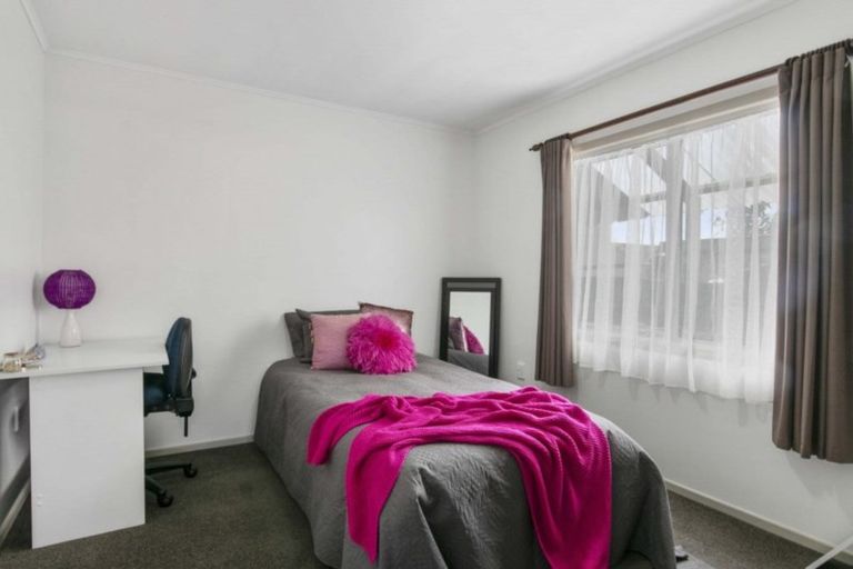 Photo of property in 40 Challen Close, Conifer Grove, Takanini, 2112