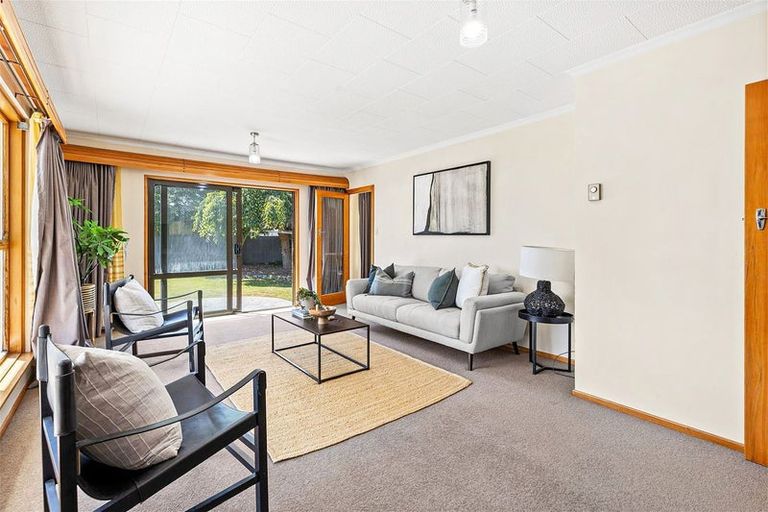 Photo of property in 8 Davidson Crescent, Hornby, Christchurch, 8042