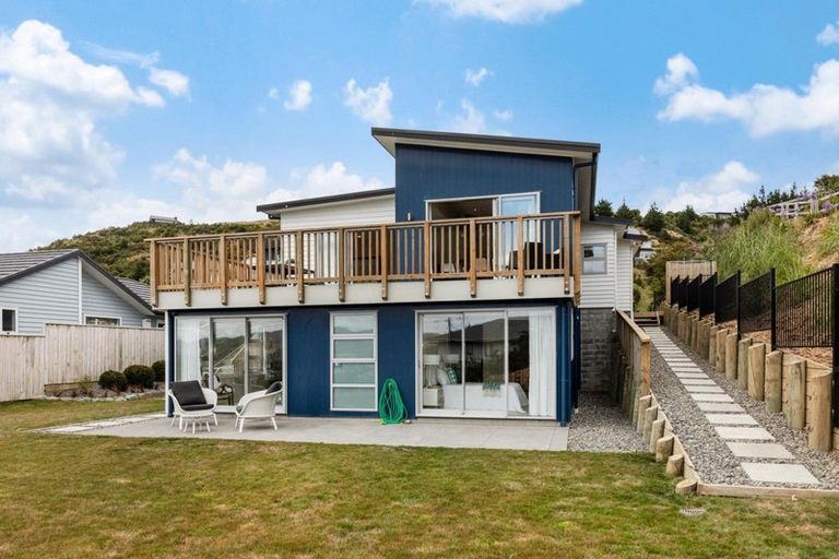 Photo of property in 20 Madeira Close, Whitby, Porirua, 5024