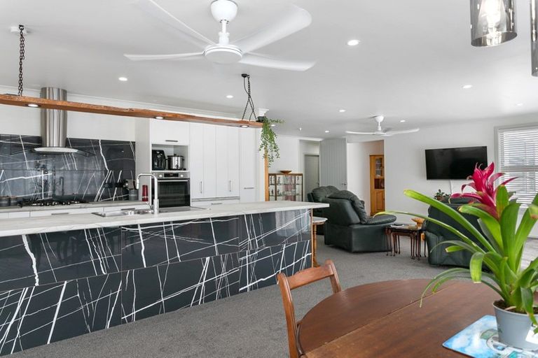 Photo of property in 2 Kohuhu Place, Motuoapa, 3382