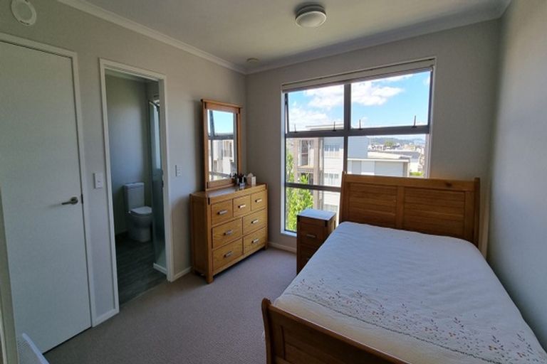 Photo of property in 17 Barbados Drive, Unsworth Heights, Auckland, 0632